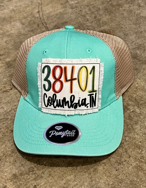 Multi colored 38401 Columbia  designed patch / beige and teal ponytail hat